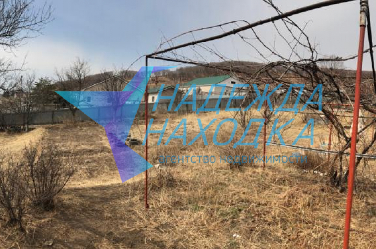 Продается 1/2 жилого дома. п. Козьмино.