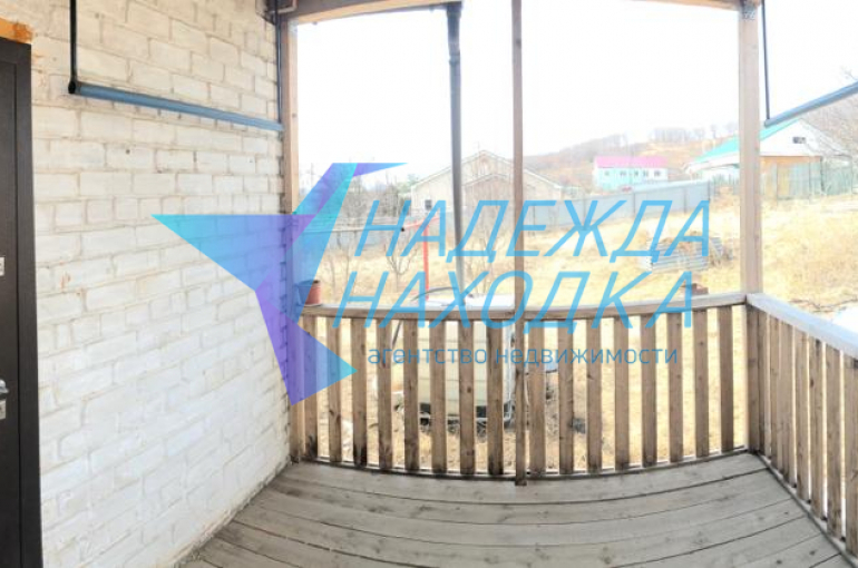 Продается 1/2 жилого дома. п. Козьмино.