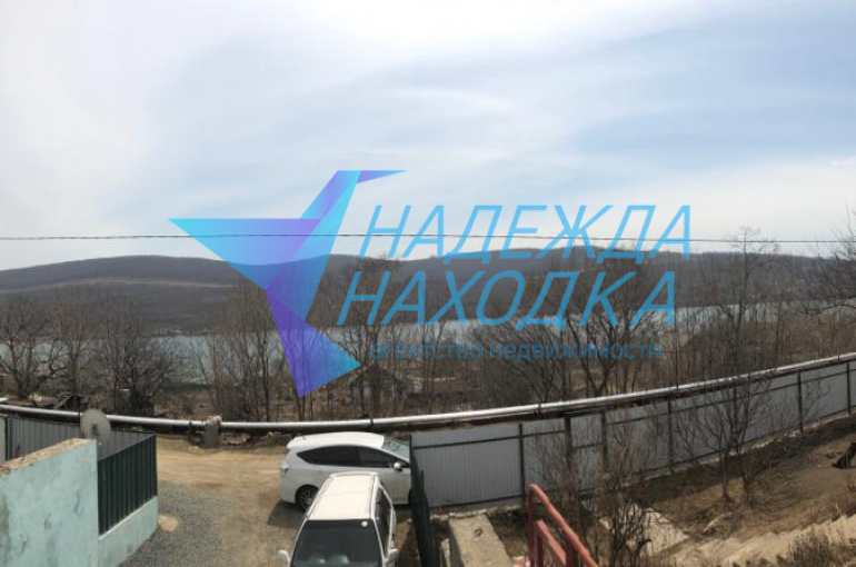 Продается 1/2 жилого дома. п. Козьмино.