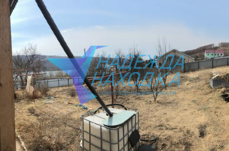 Продается 1/2 жилого дома. п. Козьмино.