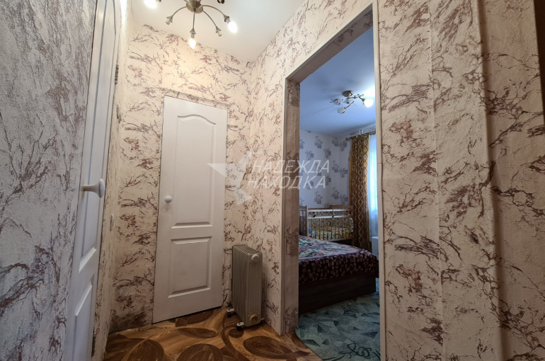 Продажа Двухкомнатная квартира. Врангель.