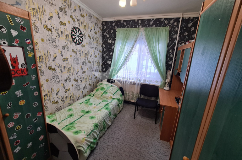 Продажа Двухкомнатная квартира. Врангель.