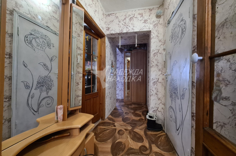 Продажа Двухкомнатная квартира. Врангель.