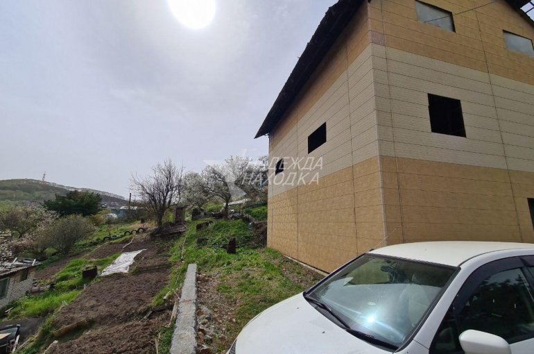 Продажа трехэтажный дом ул. Садовая 72