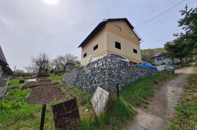 Продажа трехэтажный дом ул. Садовая 72