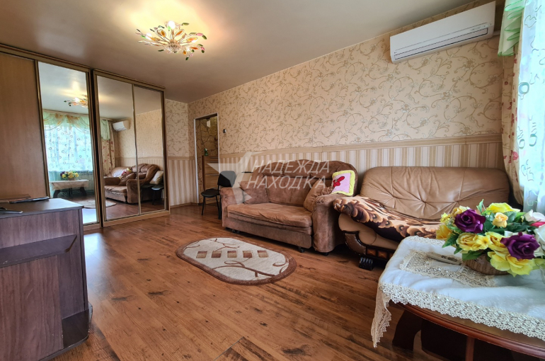 Продажа Четырехкомнатная Квартира с Балконом.
Спортивная 35