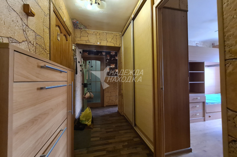 Продажа Четырехкомнатная Квартира с Балконом.
Спортивная 35