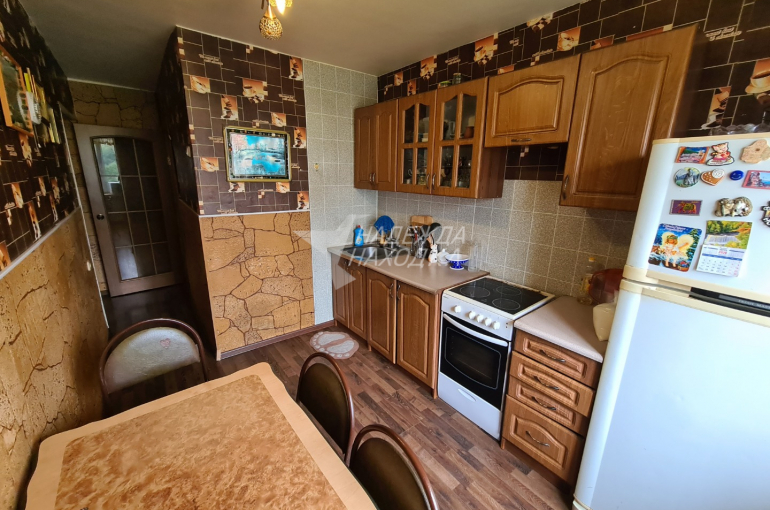 Продажа Четырехкомнатная Квартира с Балконом.
Спортивная 35