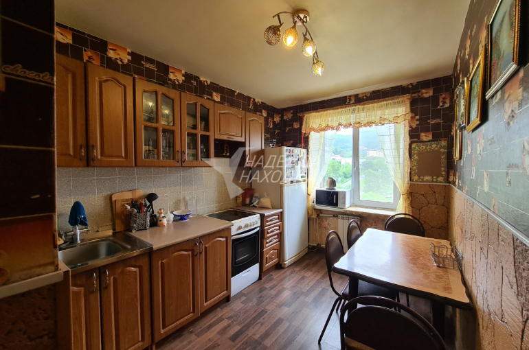 Продажа Четырехкомнатная Квартира с Балконом.
Спортивная 35