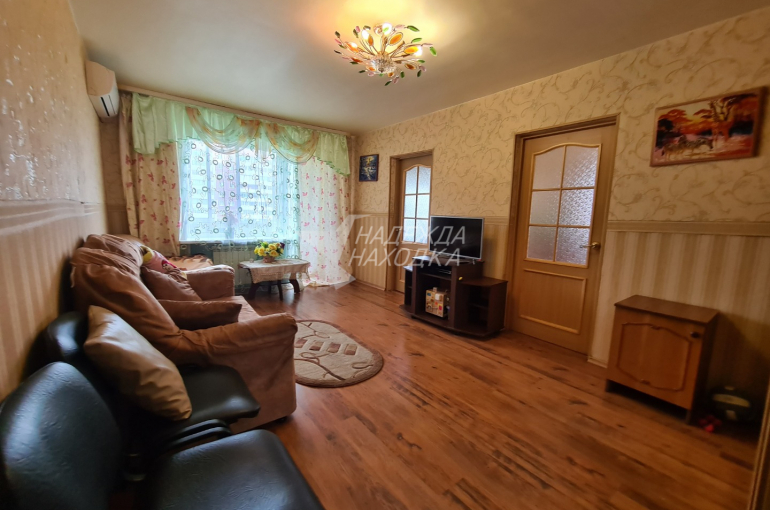 Продажа Четырехкомнатная Квартира с Балконом.
Спортивная 35