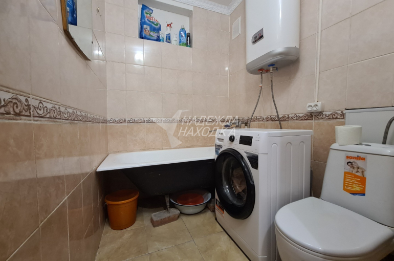 Продажа Трехкомнатная квартира с Балконом. Рыбный порт