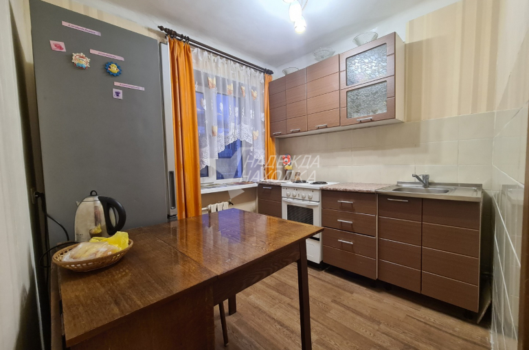 Продажа Трехкомнатная квартира с Балконом. Рыбный порт