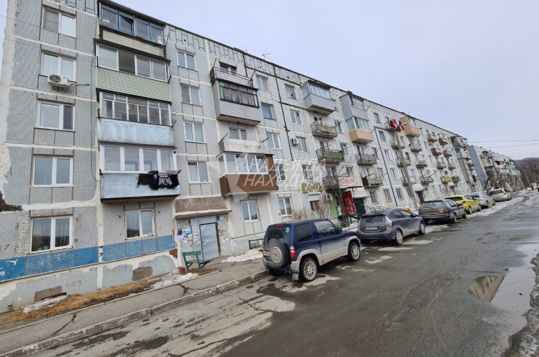 Продажа Двухкомнатная квартира. 2 этаж с балконом