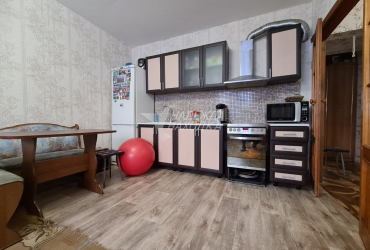 Продажа Двухкомнатная квартира. Врангель.